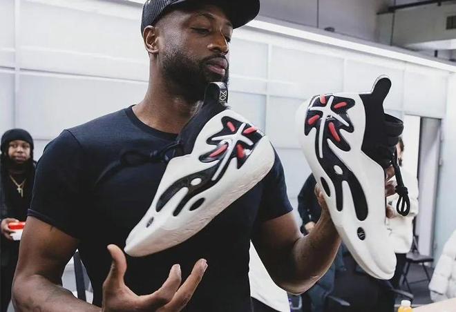 亚利桑那响尾蛇队在国联外卡战中击败科罗拉多洛基