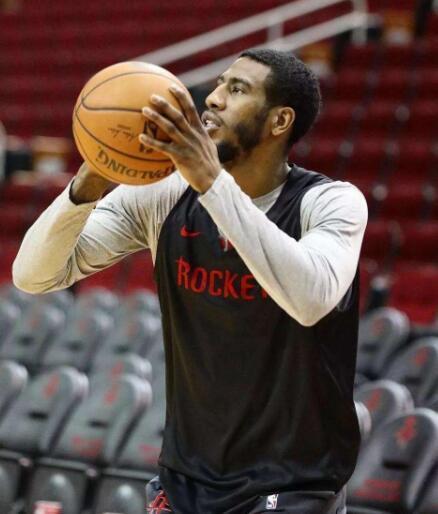 里瓦尔迪尼奥中甲首秀！金球血脉能否证明自己？青岛红狮掀起风波！