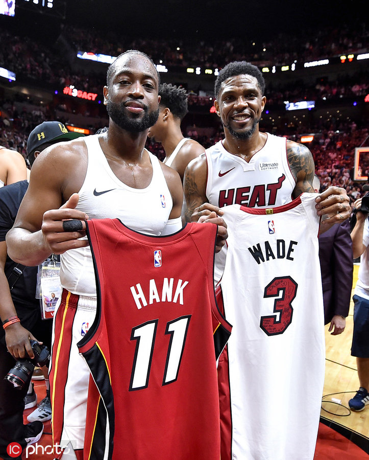 维多利亚面对马德里在圣马梅斯：阿诺德和卡马万加受伤