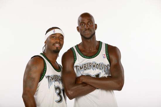 体操新星斩获五金 赛艇健儿破浪夺魁“东莞飞人”卫冕落泪