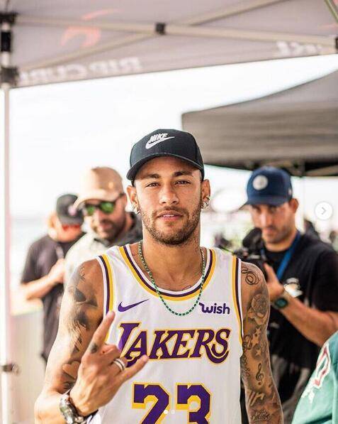 恺英网络亮相第二十届中国国际动漫节，4米巨型玩偶空降现场