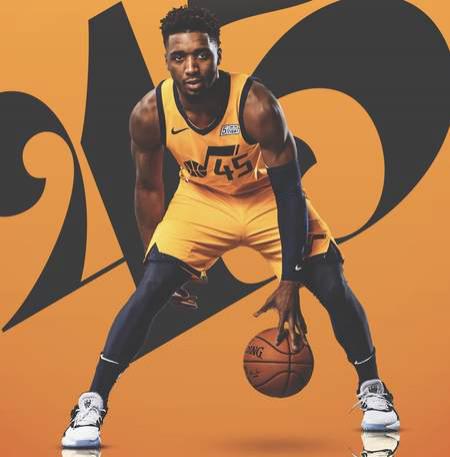 勇士助教代替科尔接受赛后采访：我上来是为了帮科尔省点钱