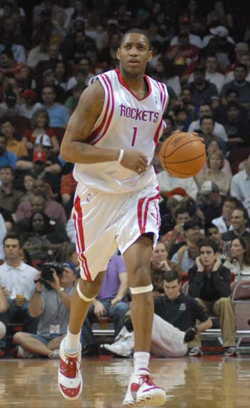 詹姆斯称明日背靠背战马刺出场待定，41岁老将坦言体能考量