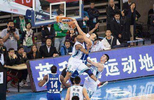 米体：安古伊萨将伤缺三到四个月，那不勒斯中场人手更显紧张